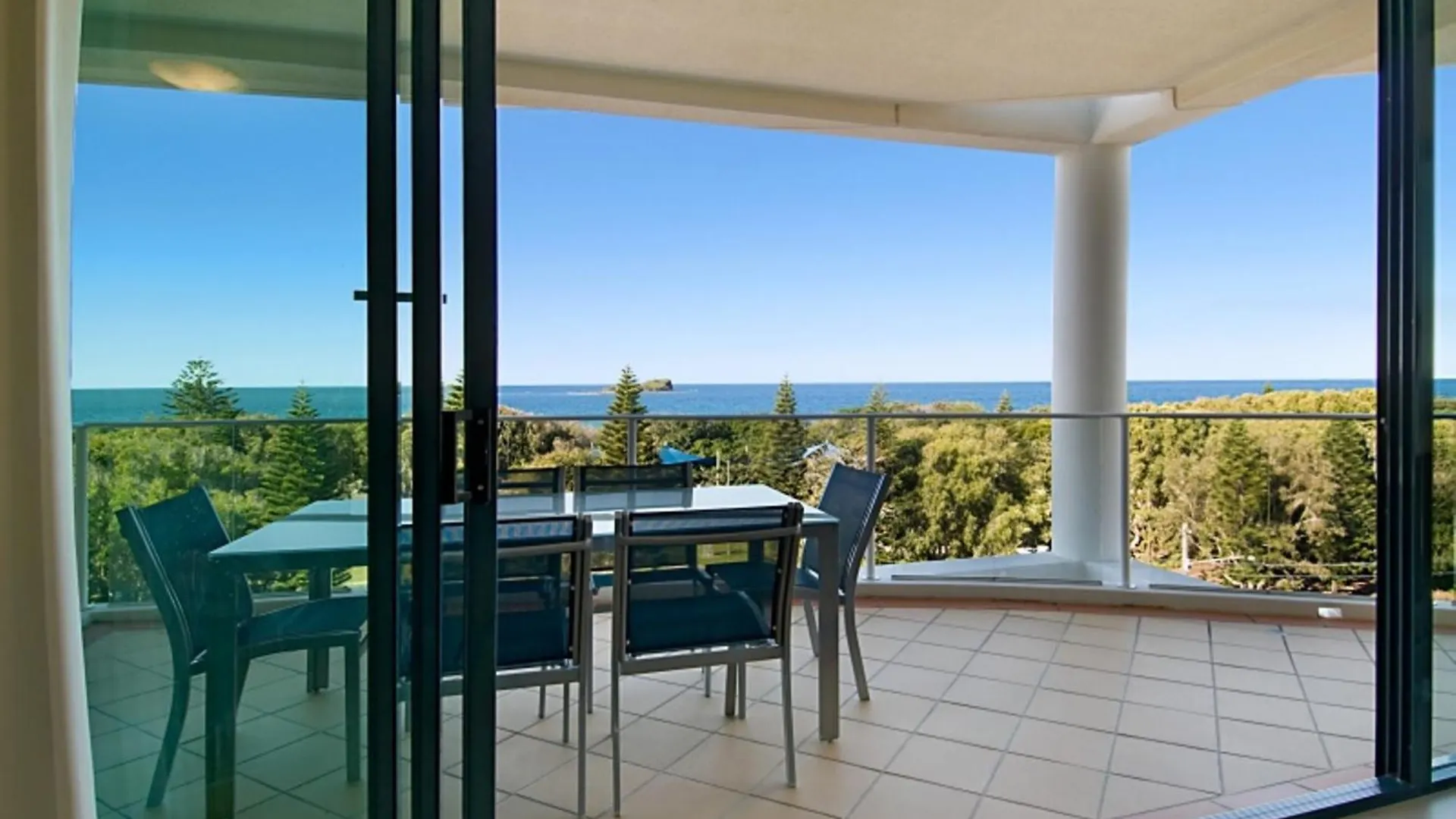 **** Resort Santorini Twin Waters Hotel Mudjimba Australia